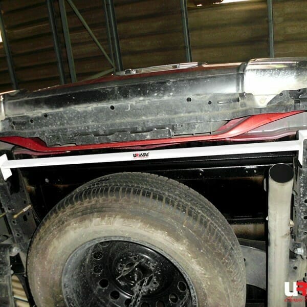 Barra de Torsión Trasera Ultra Racing (3362) para Toyota Hilux Revo (AN120) 15+