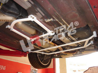 Barra de Refuerzo Inferior Central Ultra Racing para Mazda RX8
