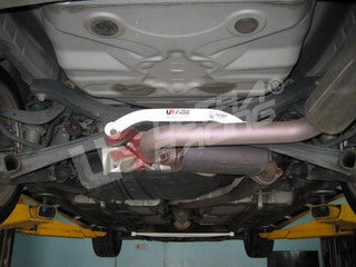 Barra Inferior Trasera Ultra Racing para Toyota Celica T23 00+