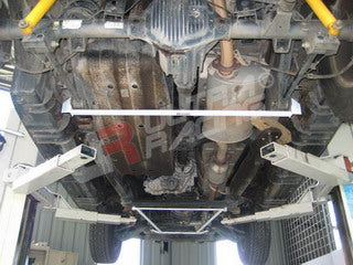 Barra Inferior Trasera Ultra Racing para SsangYong Rexton 01-05