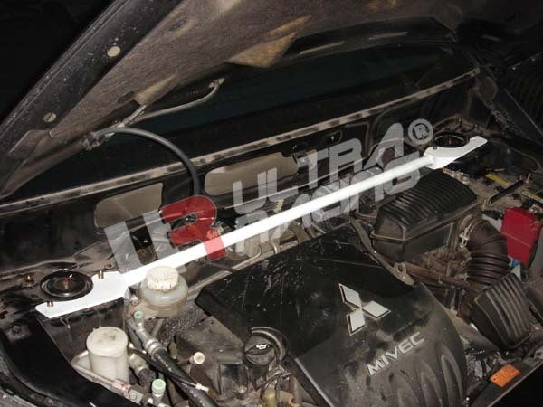 Barra de Torretas Delantera Superior 546A Ultra Racing para Mitsubishi Colt 05+ 3/5D