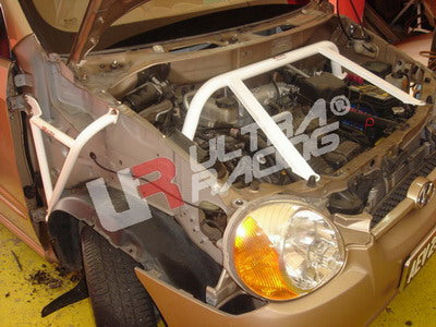 Barra de Torretas Superior Delantera Ultra Racing para Hyundai Atos 97-03 1.0