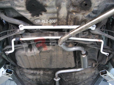 Barra Inferior Trasera Ultra Racing para Mazda 323 BF 86-89
