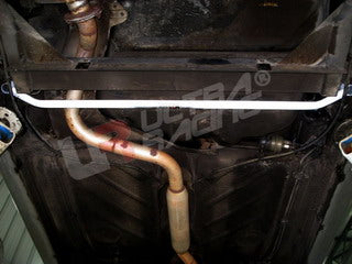 Barra Inferior Trasera Ultra Racing para VW Golf I