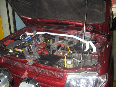 Barra de Torretas Superior Delantera Ultra Racing Mitsubishi Pajero IO 98+