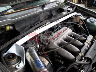 Barra de Torretas Delantera Superior Ultra Racing (Requiere Taladrar) para VW Golf I