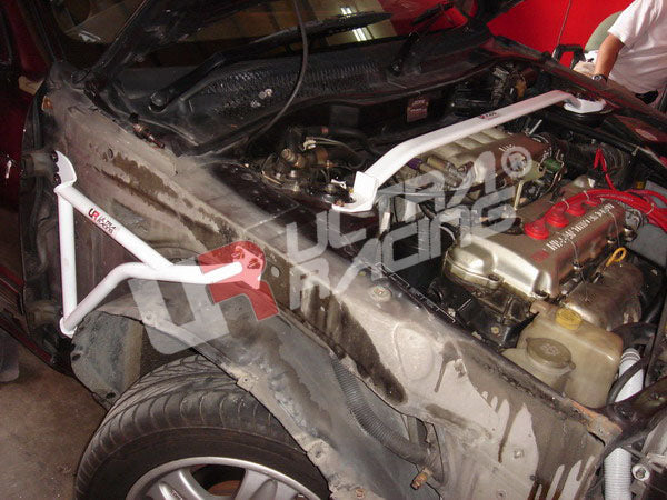 Barra de Torretas Delantera Superior Ultra Racing para Nissan Sunny 91-94 B13