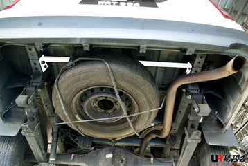 Barra de Torsión Trasera Ultra Racing para Toyota Hiace/H200 04+