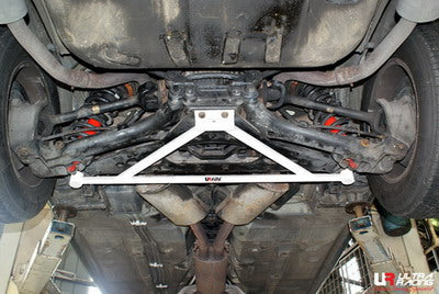 Barra Refuerzo Inferior Trasera Ultra Racing para Jaguar XJ (X308) 4.0 98-02