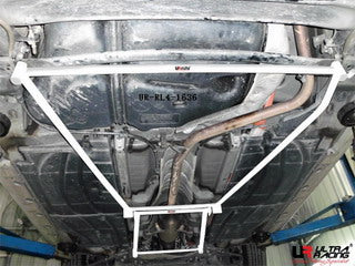 Barra Inferior Trasera 1636 Ultra Racing para Toyota Prius XW30 10+