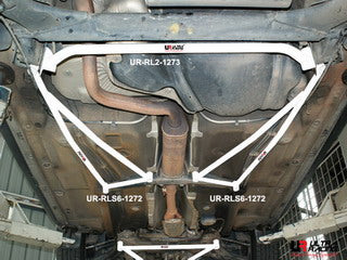 Barras Laterales Traseras Ultra Racing para VW Golf 4 97-06
