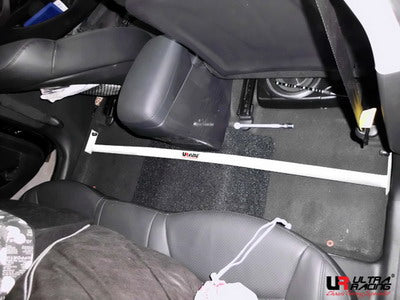 Barra de Refuerzo Ultra Racing para Hyundai Elantra 11-15 / I30 12-17