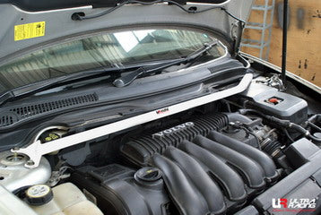Barra de Torretas Delantera Superior 1410 Ultra Racing para Volvo S40 95-04