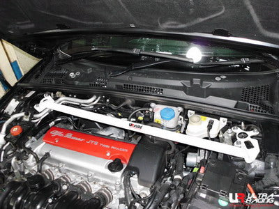 Barra de Torretas Superior Delantera Ultra Racing Alfa Romeo 159 05+ / Brera