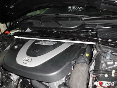 Barra de Torretas Delantera Superior Ultra Racing Mercedes Clase R W251/W350 07+ 3.5