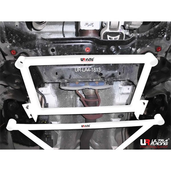 Barra de Refuerzo Delantera Ultra Racing para Volvo V60 10+ / XC60 08+ 2.0T