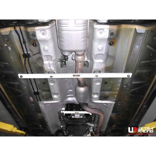 Refuerzo Inferior Central Ultra Racing para Mercedes CLS 3.0 W218 (11+)