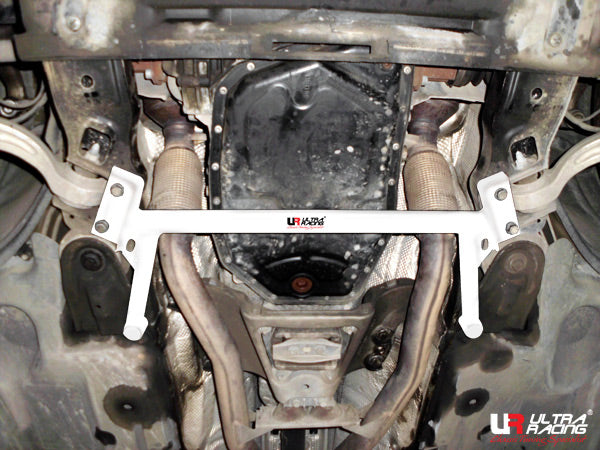 Barra Inferior Delantera Ultra Racing 2486 para Audi A6 / A7 10+