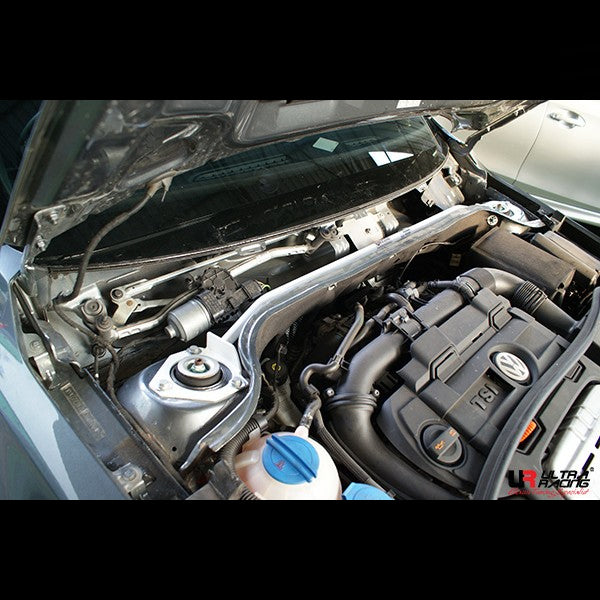 Barra de Torretas Superior Delantera Ultra Racing Volkswagen Jetta 1K 05-10
