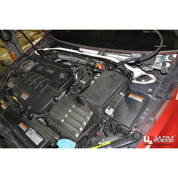 Barra de Torretas Delantera Superior Ultra Racing VW Golf 7 2.0GTI/TDI