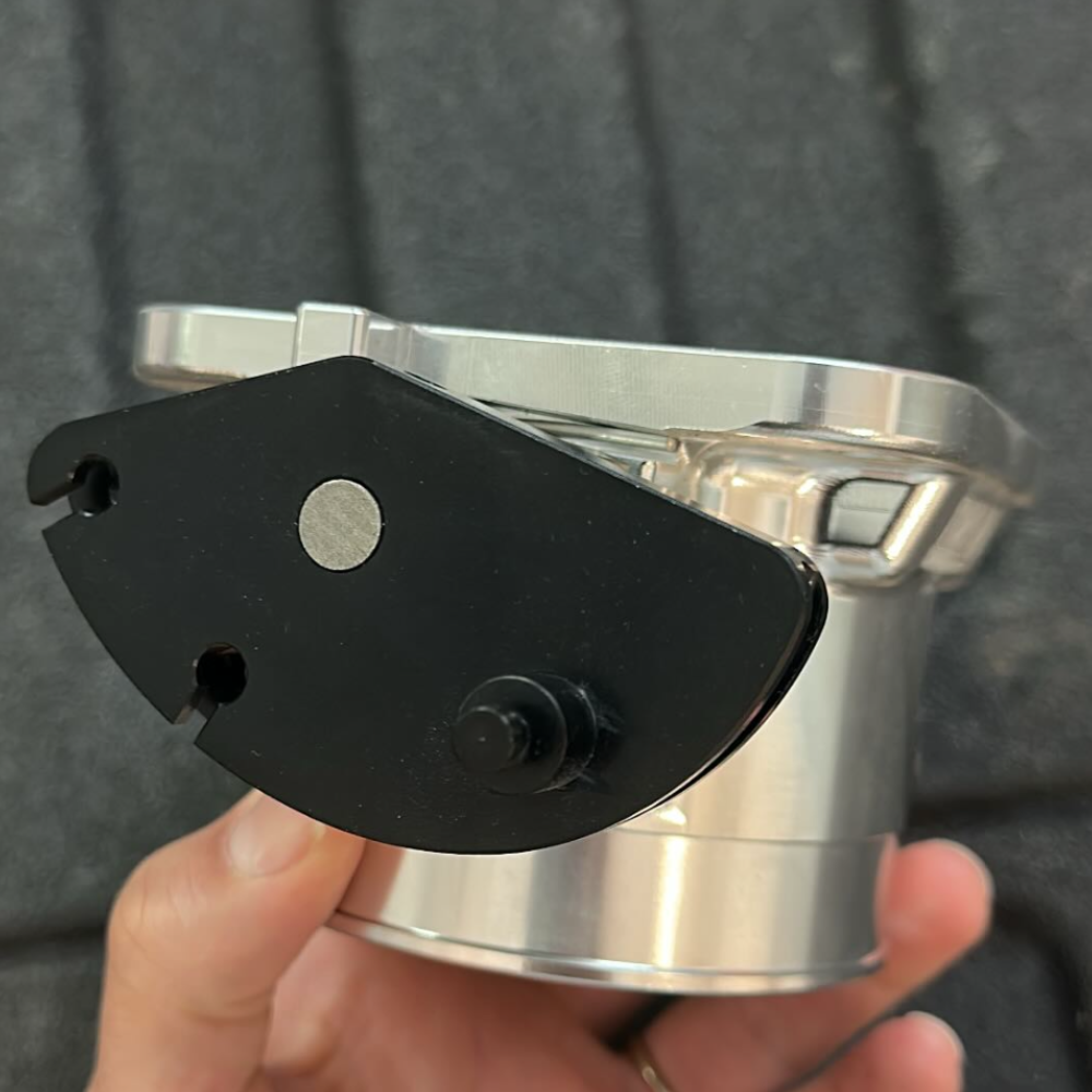 Mariposa de Admisión Universal de 90mm