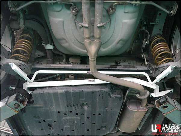 Barra Estabilizadora Trasera 16mm Ultra Racing Toyota IQ (AJ10) 1.3 2WD 08-15 - Imagen 2
