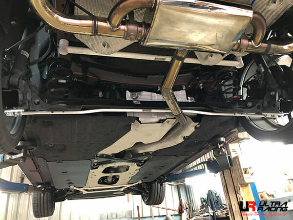 Barra Estabilizadora Trasera 16mm Ultra Racing para Mazda 3 (BP) 2.0 2WD Sedán/HB 19+ - Imagen 2