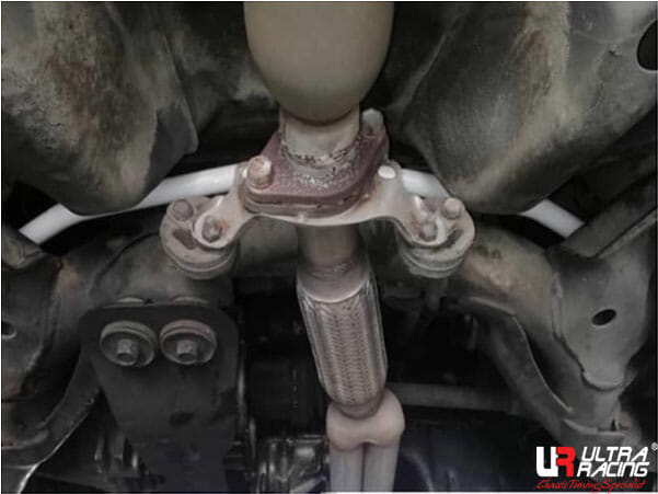 Barra Estabilizadora Delantera 20mm Ultra Racing para Proton Waja 1.6/1.8 2WD 00-11 - Imagen 2