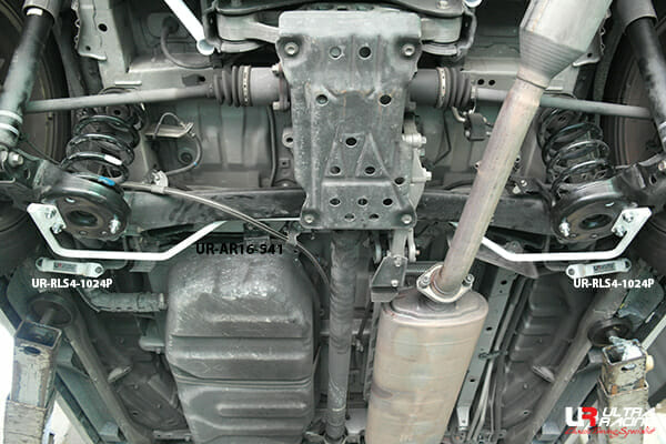 Barra Estabilizadora Trasera 16mm Ultra Racing Toyota Alphard/Estima/Vellfire (AH20/XR50) 4WD - Imagen 2