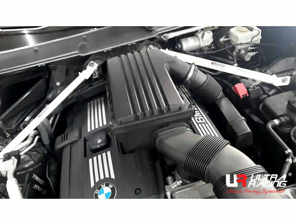 Barra de Torretas Superior Delantera Ultra Racing (639P) para BMW E70 (X5) / E71 X6