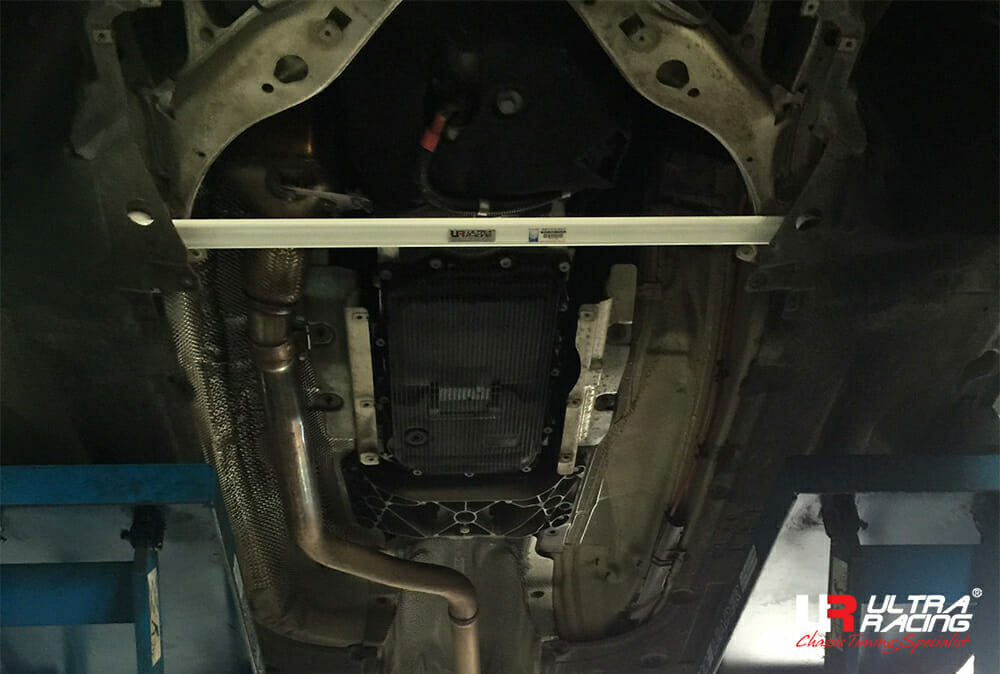 Barra Estabilizadora Inferior Delantera Ultra Racing (2155) Para BMW 7 F01/F02 740i / BMW 5 F07 520D / BMW 5 F10 520i