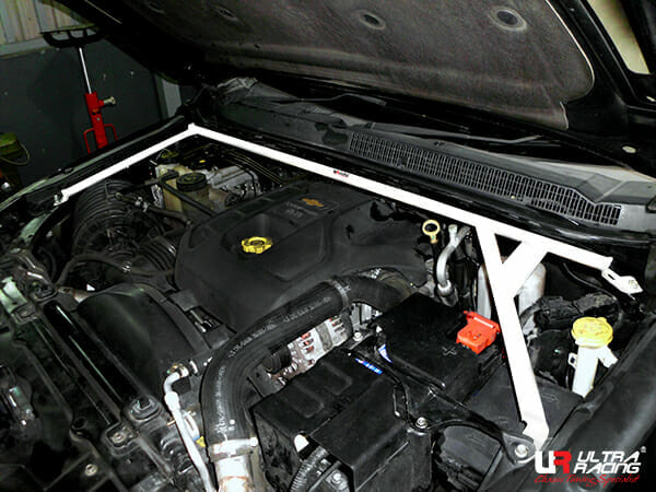 Barra de Torretas Delantera Superior Ultra Racing (3830) Chevrolet Colorado (RG) 2.8D 4WD 11+