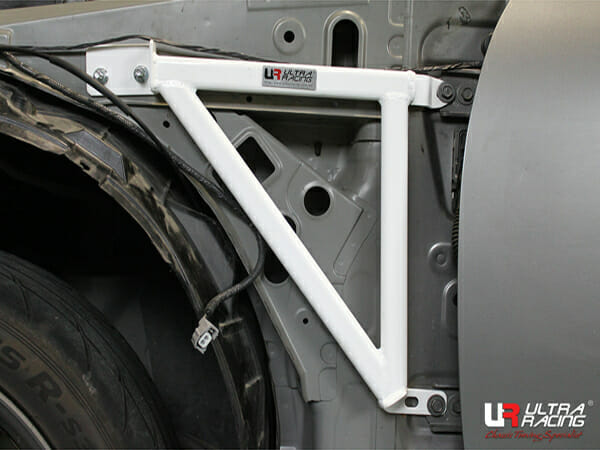 Soportes de Aleta (746P) Ultra Racing para Infiniti G37 (V36) 3.7 2WD Coupe 09-13
