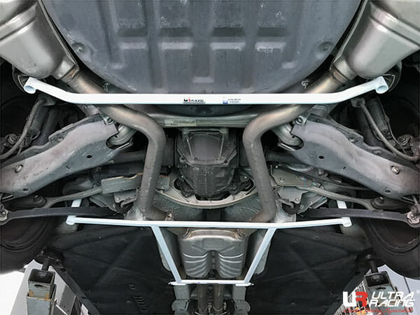 Barra Inferior Trasera Ultra Racing (3404) para Mercedes W221 S350