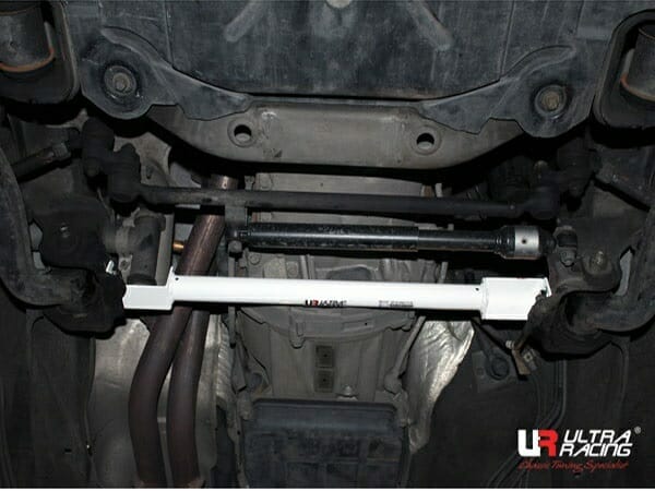 Barra Inferior Delantera Ultra Racing (2268) para Ssangyong Chairman CM 2.8/3.6 2WD 97-04