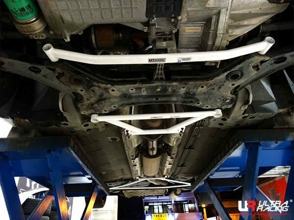 Barra Inferior Delantera Ultra Racing (2900) para Luxgen S5 1.8T 2WD MT 04-08
