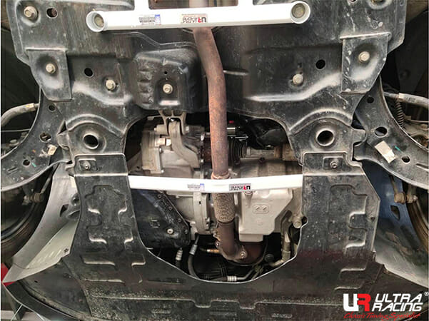 Barra Estabilizadora Inferior Delantera Ultra Racing 4071 Para MG ZS (SUV) 1.5 2WD Tailandia 17+