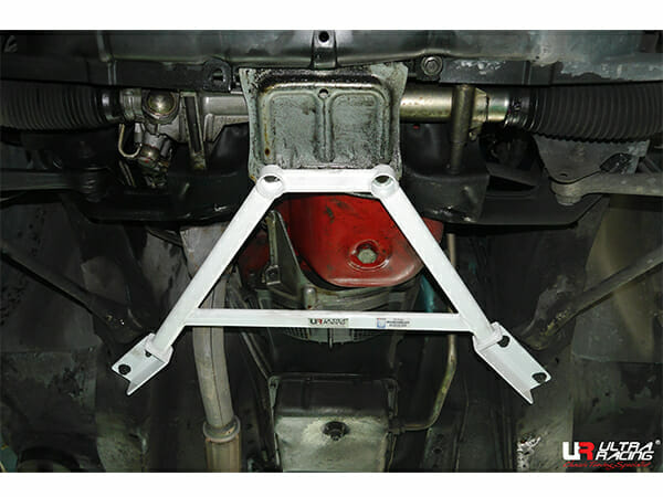 Barra Refuerzo Inferior Delantera Ultra Racing Volvo 940 90-98