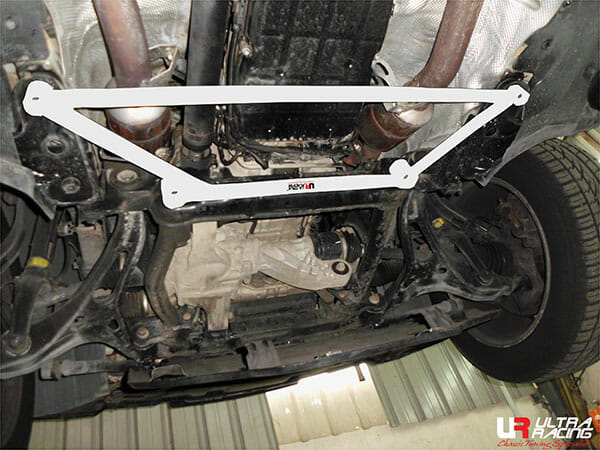 Barra Refuerzo Inferior Delantera Ultra Racing Mercedes X164 GL 450