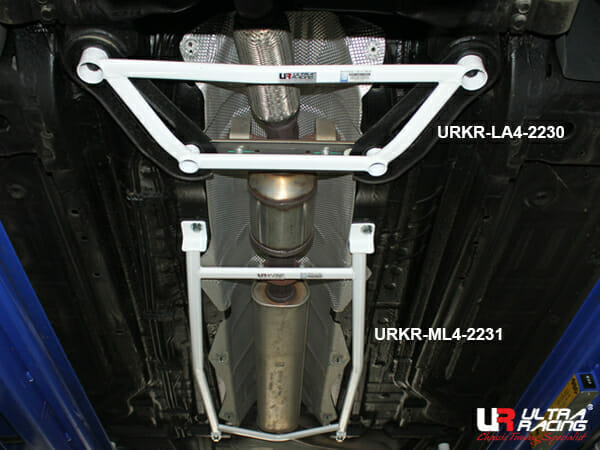 Barra Refuerzo Inferior Central Ultra Racing para Chevrolet Malibu 2.0D/2.4 2WD 13-15 (2231)