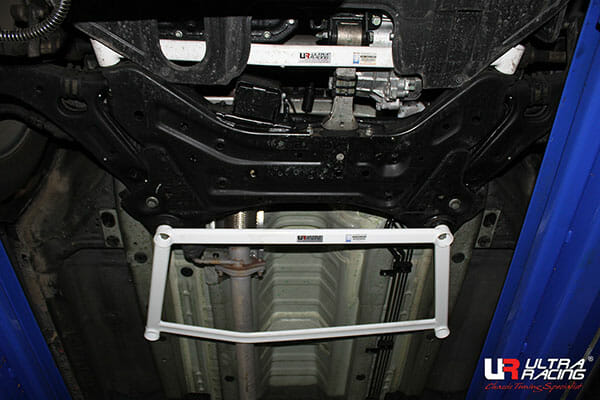Barra Refuerzo Inferior Delantera Ultra Racing (2284) Kia Sportage (SL) 2.0D 2WD 10-16