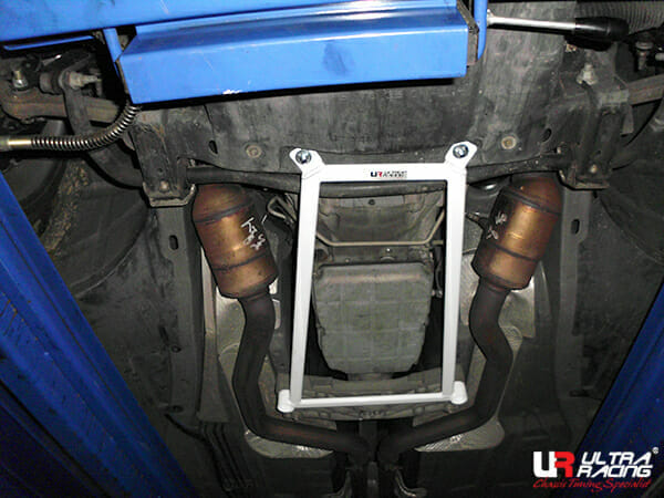 Barra Refuerzo Inferior Delantera (2385) Ultra Racing Para Dodge Charger LD/SR-T/Challenger/Magnum
