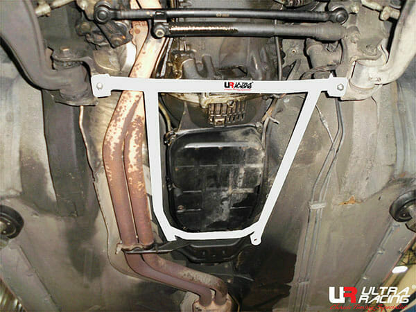 Barra Inferior Delantera Ultra Racing para Mercedes E-Class 3.0 W124 85-96