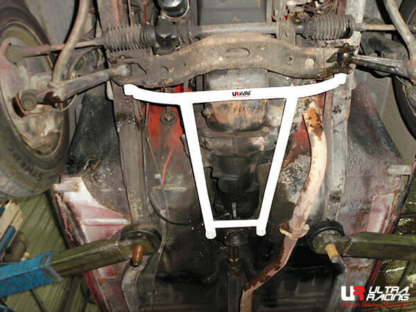 Barra Refuerzo Inferior Delantera (3400) Ultra Racing para Ford Escort 1.6 2WD MT 74-80