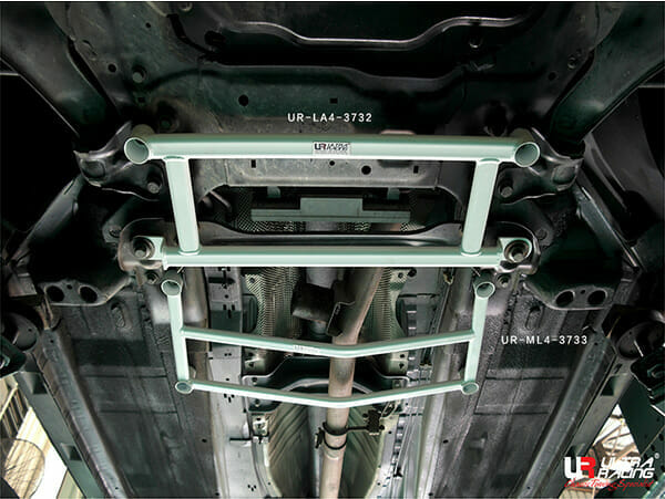 Barra Refuerzo Inferior Central Ultra Racing Land Rover Freelander 2 (L359) 2.2D 2WD 06-14