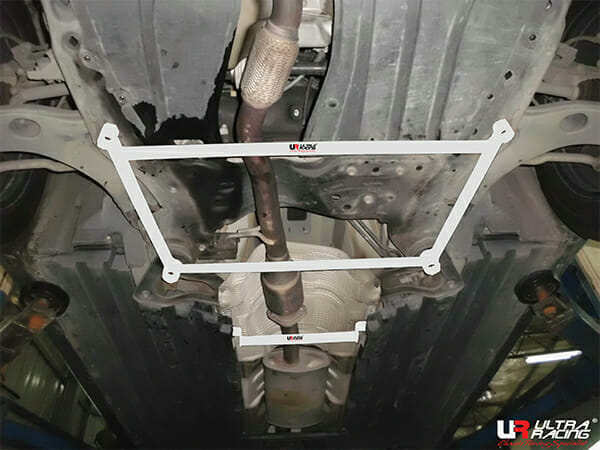Barra Refuerzo Inferior Delantera (3793) Ultra Racing para Suzuki Kizashi 2.4 2WD 10-13