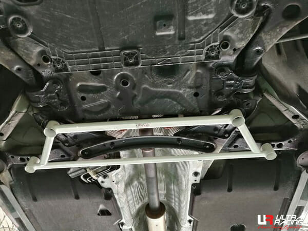 Barra Refuerzo Inferior Delantera Ultra Racing (3954) Volvo V40 T4/T5