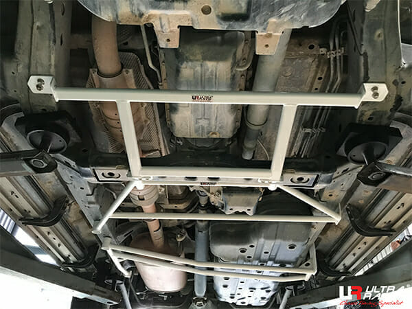 Barra Refuerzo Inferior Delantera Ultra Racing Toyota Land Cruiser Prado (J150) 09+