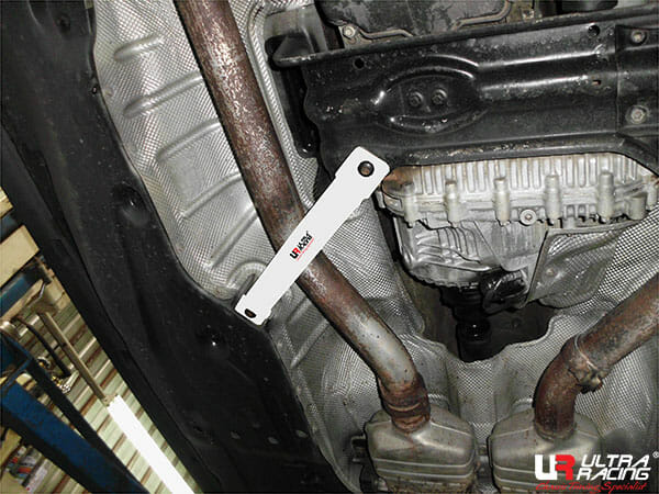 Barra Refuerzo Inferior Central Ultra Racing Mercedes X164 GL 450
