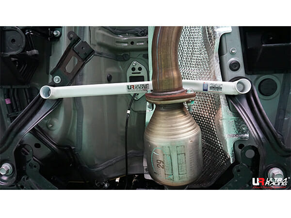 Barra de Refuerzo Inferior Central Ultra Racing (3350) Lexus NX 300 (AZ10) 2.0T 14-21/Toyota Harrier 2.0/2.5 13-20 2WD